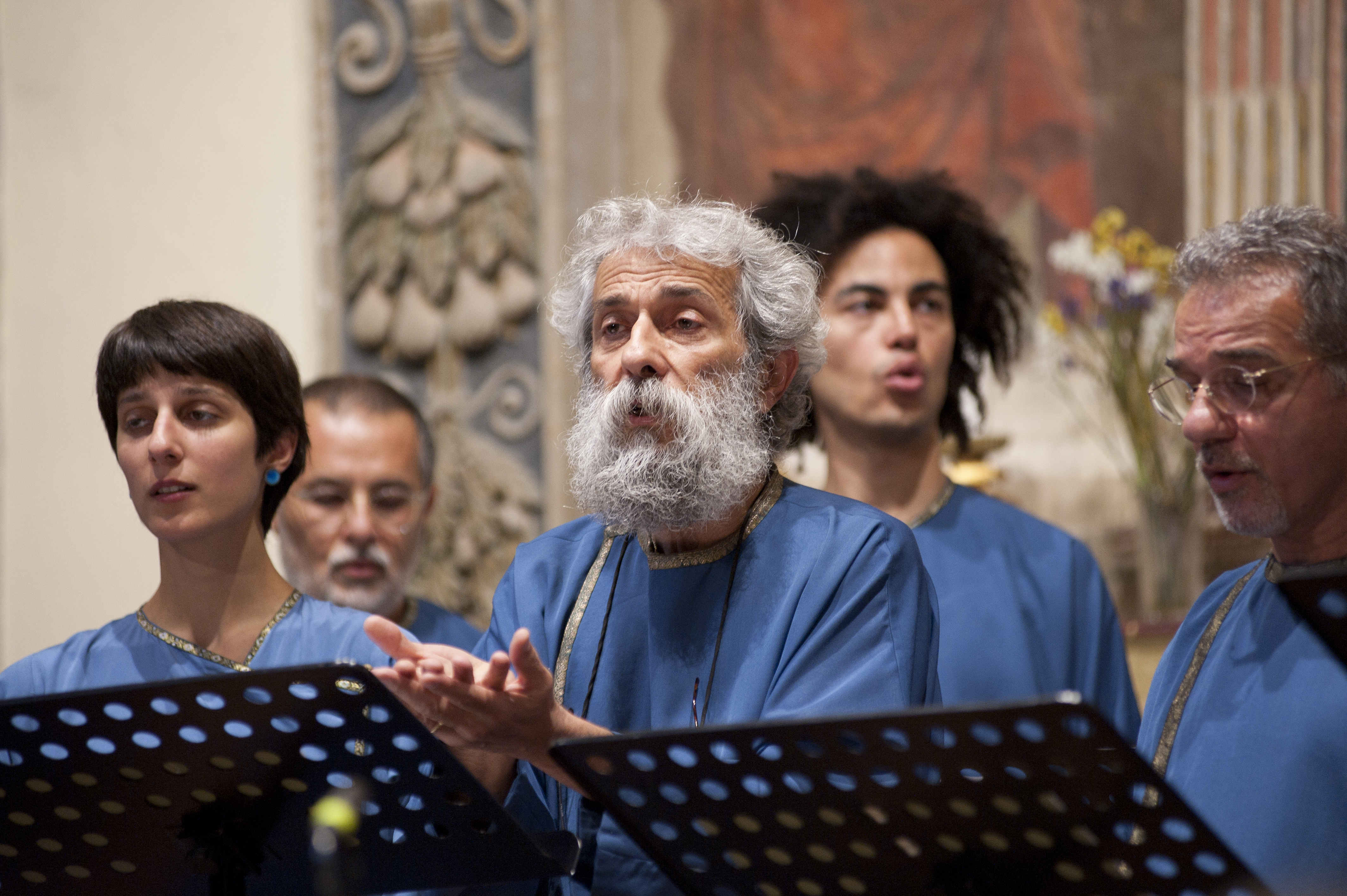 Foto di Erica Andreini - Chorale AKN diretto da Aram Kerovpyan, all'Oratorio di San Crescentino a Morra (Umbria) organizzato nell'ambito del Festival delle Nazioni in collaborazione con il Centro Studi e Documentazione della Cultura Armena di Venezia (3 settembre 2014)